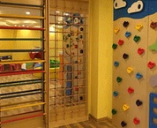 Beltéri fa mászófal